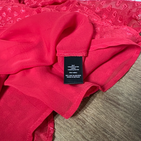 Torrid nwt magenta hot pink heart print Valentine’s Day date magenta blouse top - Picture 6 of 7